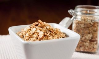 Recept: Gluténmentes és cukormentes trópusi granola